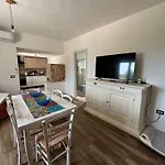 Casa Tonzi أروسييْ